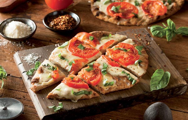 Pizza gourmet in accostamento alle bibite biologiche Levico