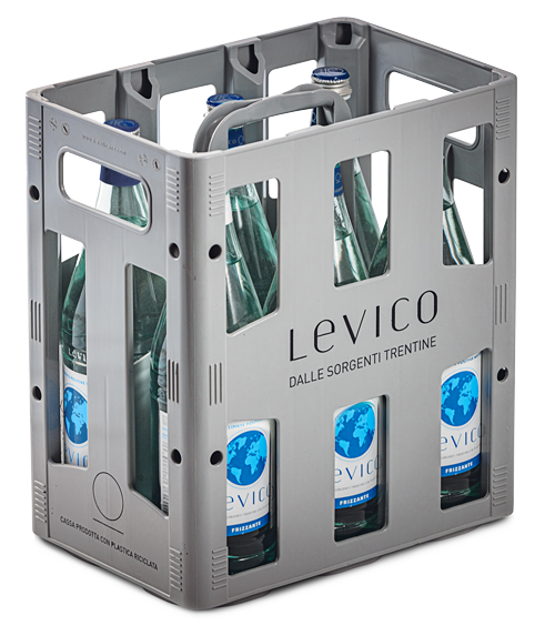 LEV_cestello-grigio-2022-Frizzante-3-quarti-scont Levico Acque cestello frizzante