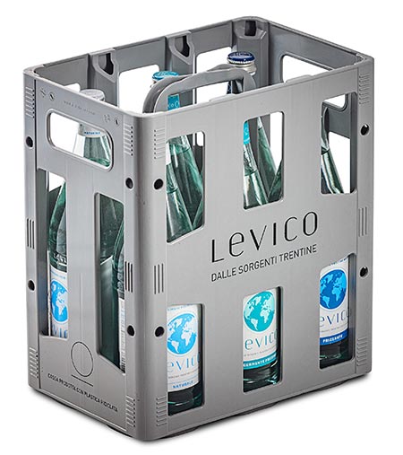 LEVICO_cestello-grigio-2022 Cassa di sei bottiglie di acqua minerale Levico in vetro a rendere